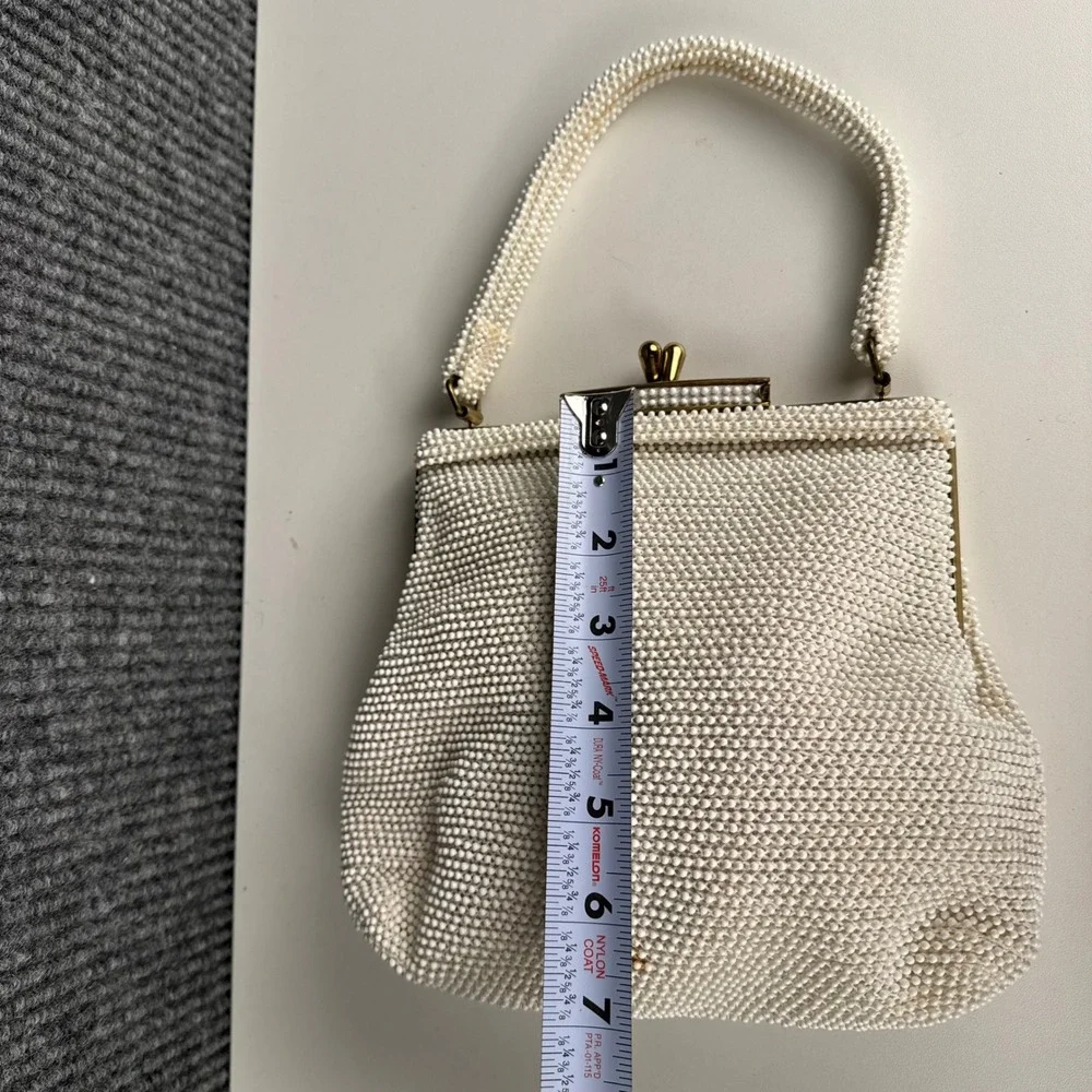 Lumured Vintage Beaded Handbag‎ Ivory White Made in Italy Kiss Lock Evening Bag